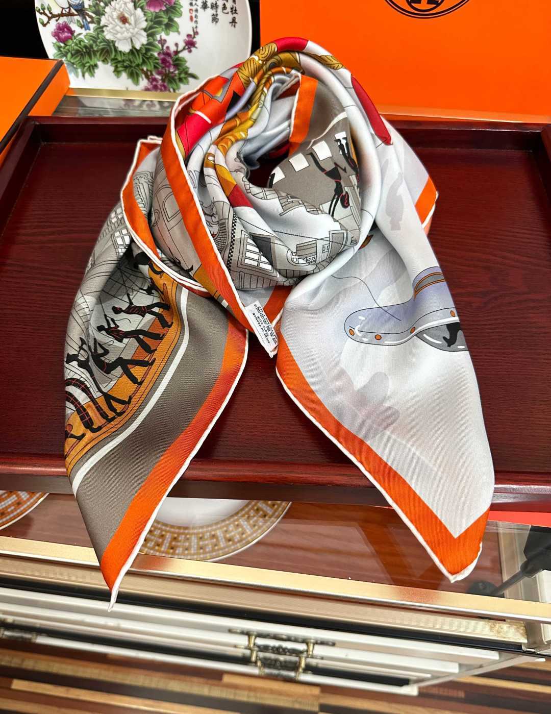 HERMES 26S SCARF 90 IN SILK 496097