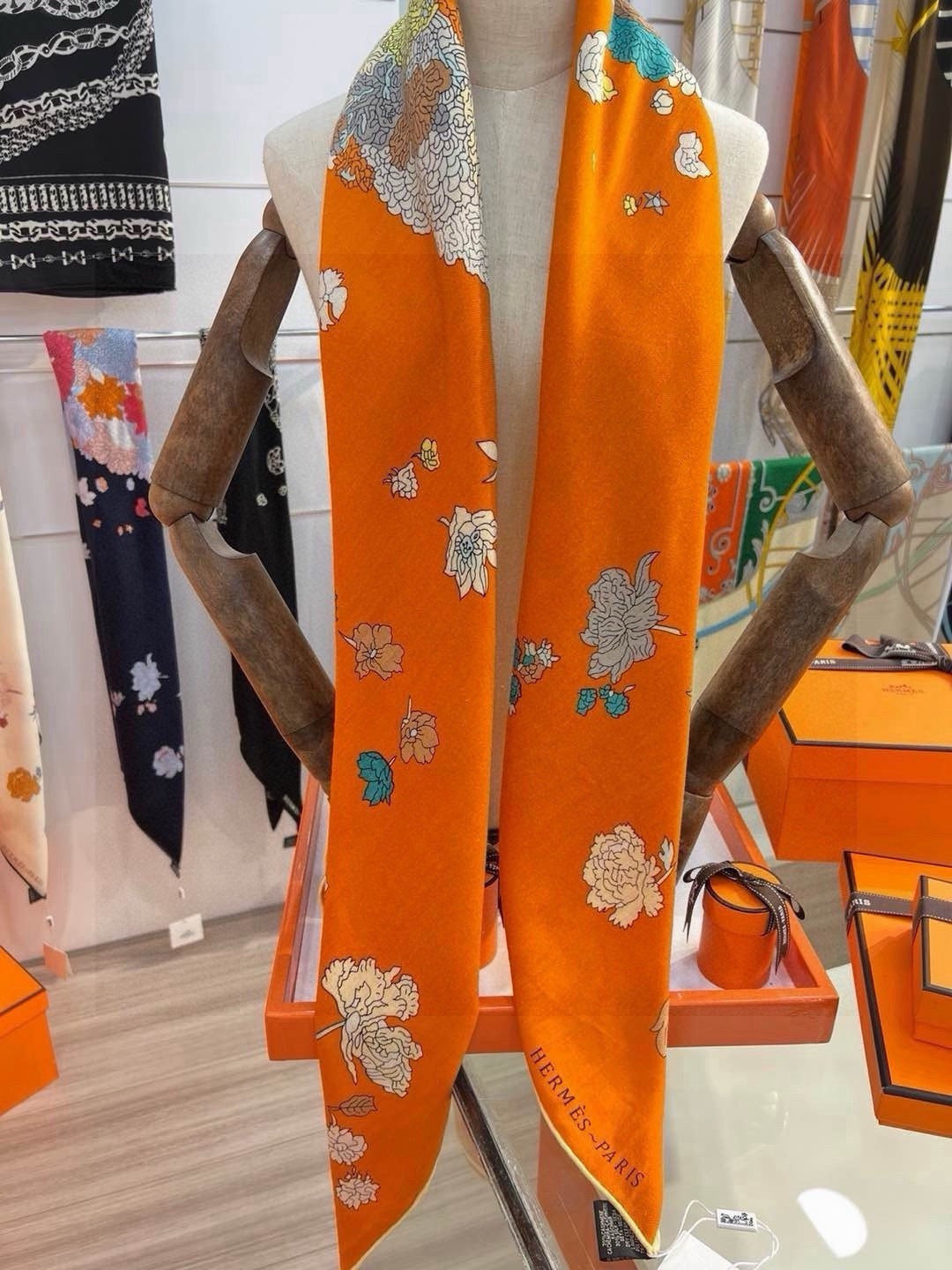 HERMES 26S SCARF 140 IN SILK AND CASHMERE 496065