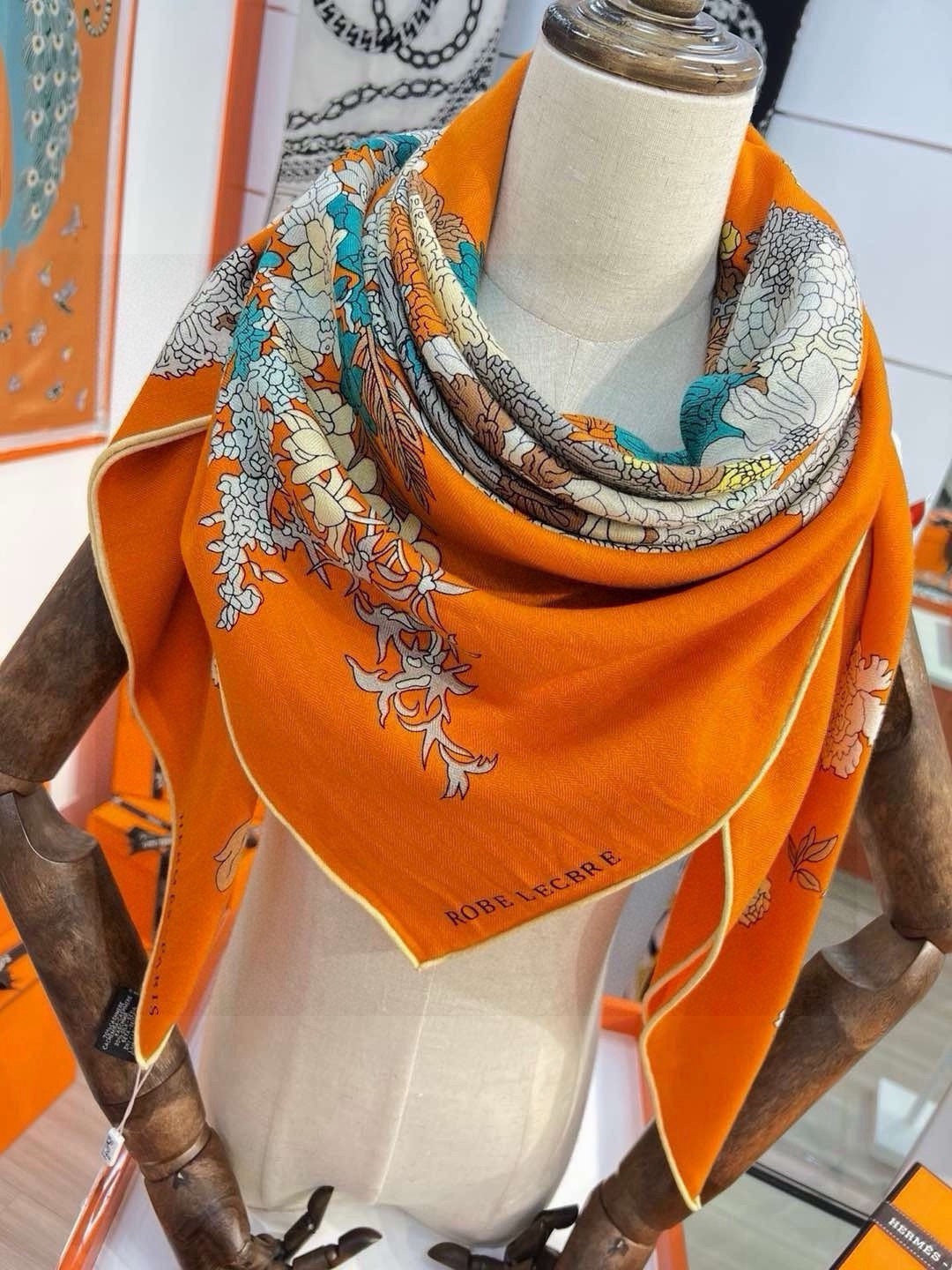 HERMES 26S SCARF 140 IN SILK AND CASHMERE 496065