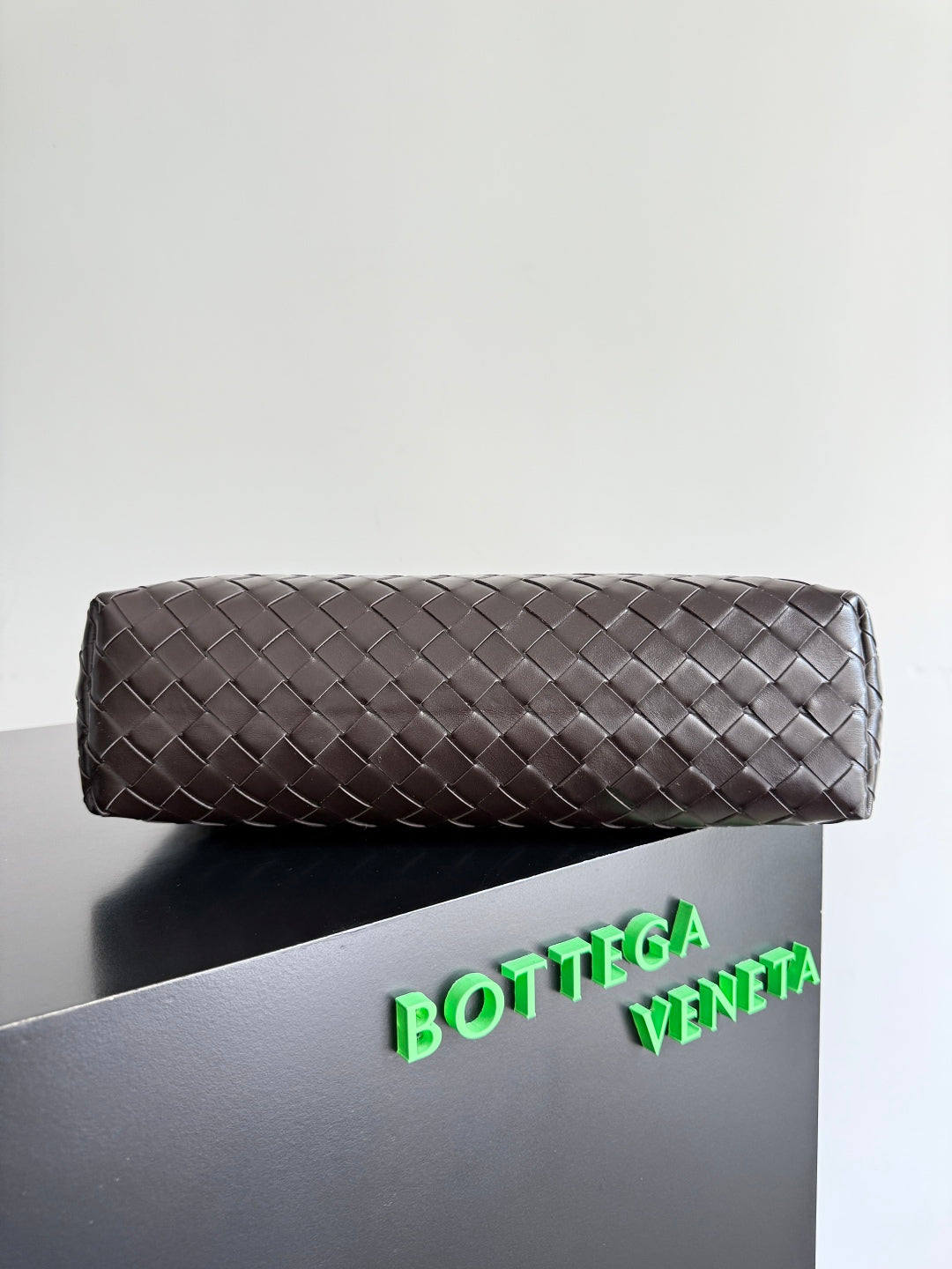 BOTTEGA VENETA 25S ANDIAMO LARGE INTRECCIATO 39 IN DARK BROWN CALFSKIN