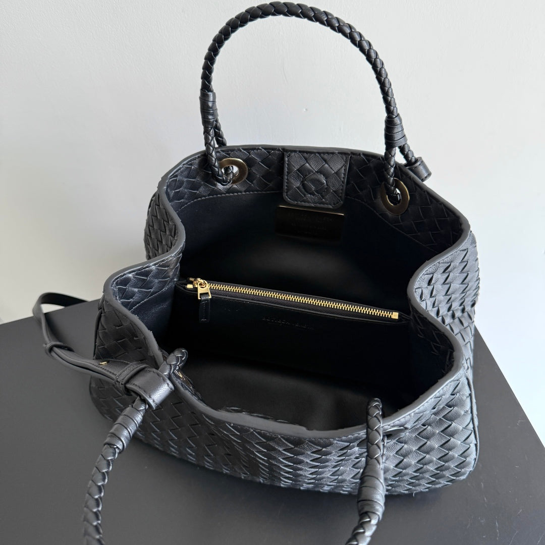 BOTTEGA VENETA 25S BASKET BAG 31 IN BLACK CALFSKIN GOLD HARDWARE