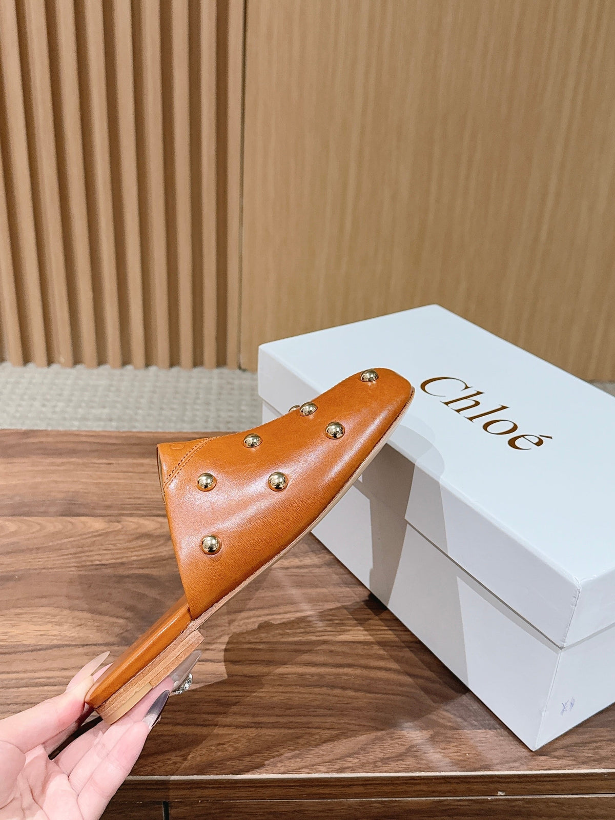 CHLOE 26S STUDDED FLAT MULES IN CARAMEL BROWN CALFSKIN