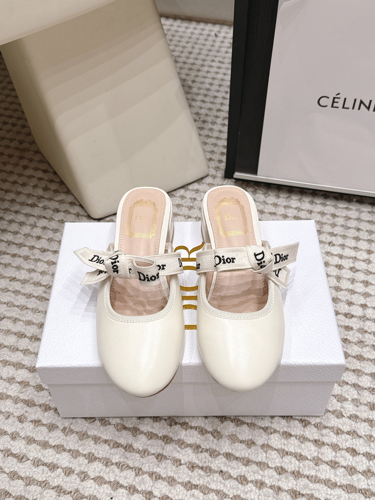 DIOR 26S CLOSED-TOE LOW-HEEL MULE IN IVORY WHITE CALFSKIN WITH BOW