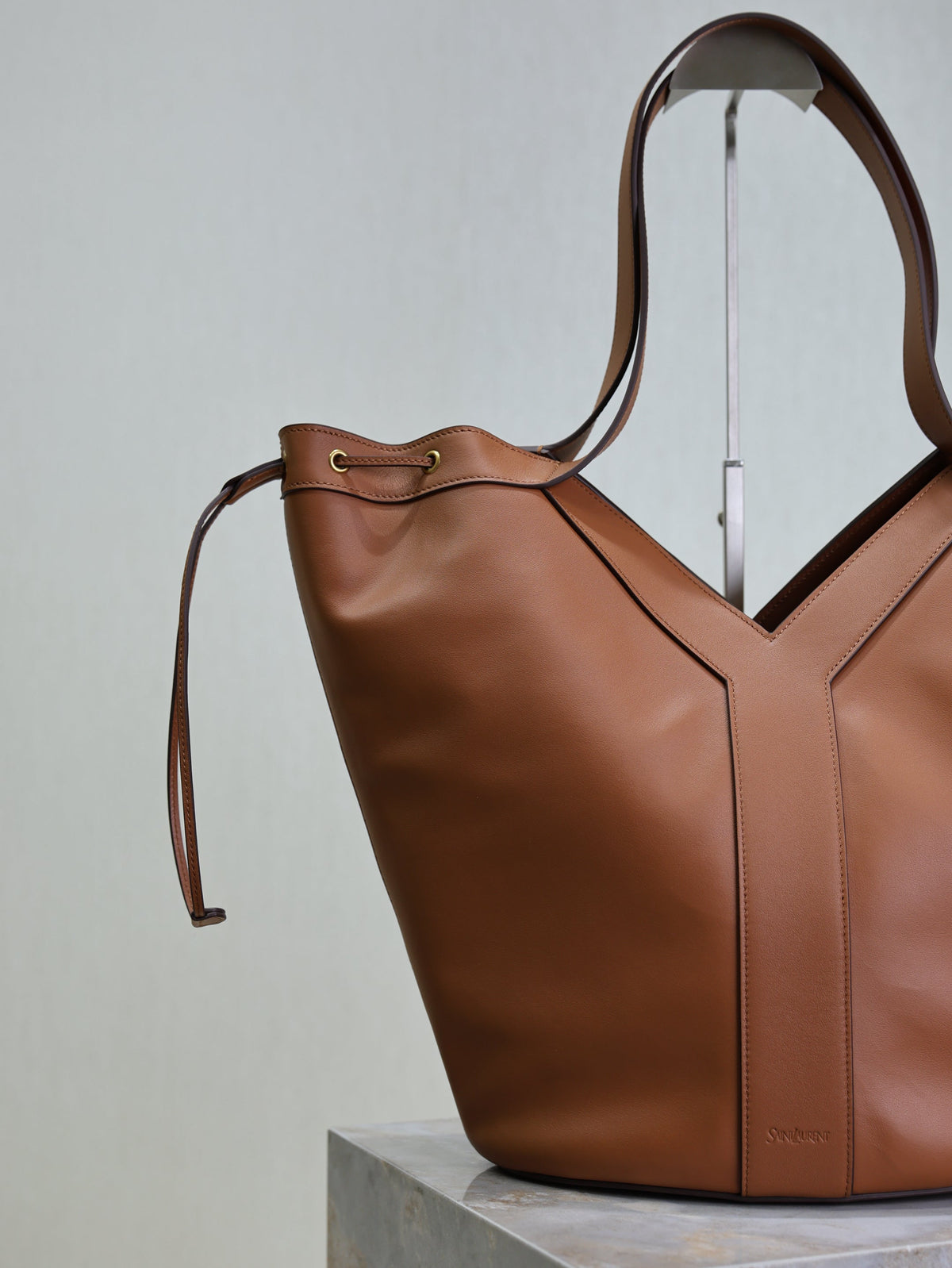 YSL 25S Y LARGE HOBO 50 IN CARAMEL CALFSKIN GOLD HARDWRE