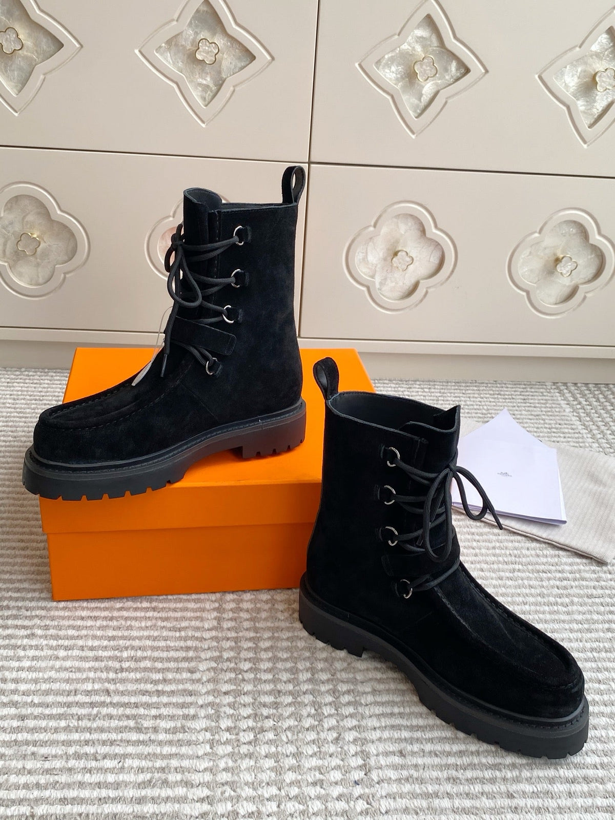 HM 25S ANKLE BOOTS IN BLACK SUEDE