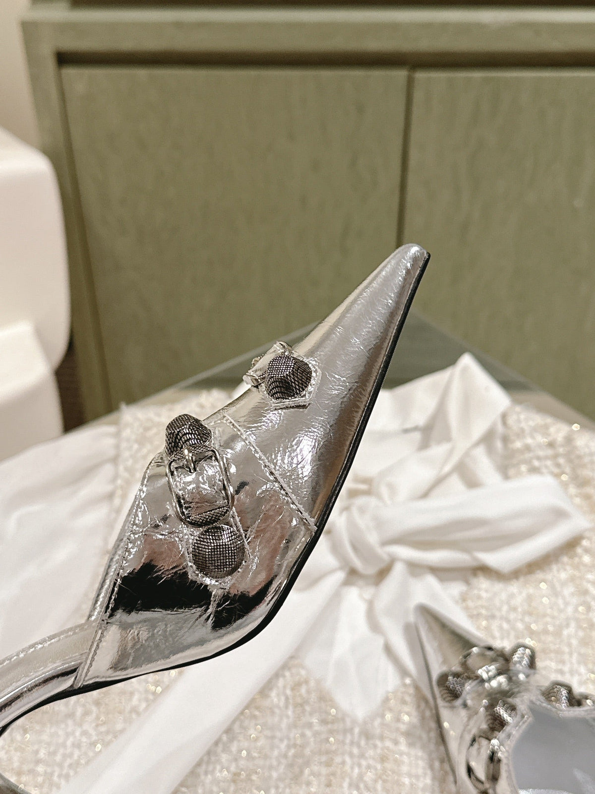 CAGOLE POINTED HIGH MULES IN SILVER SHINY CALFSKIN
