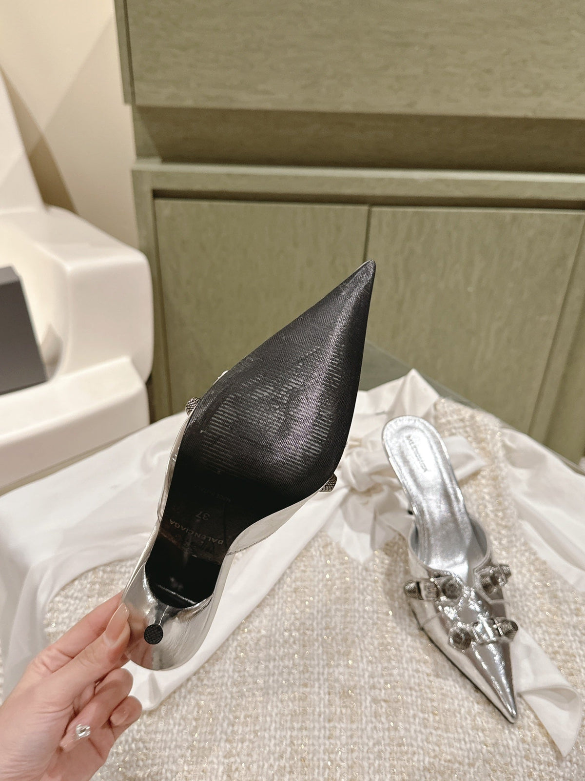 CAGOLE POINTED HIGH MULES IN SILVER SHINY CALFSKIN