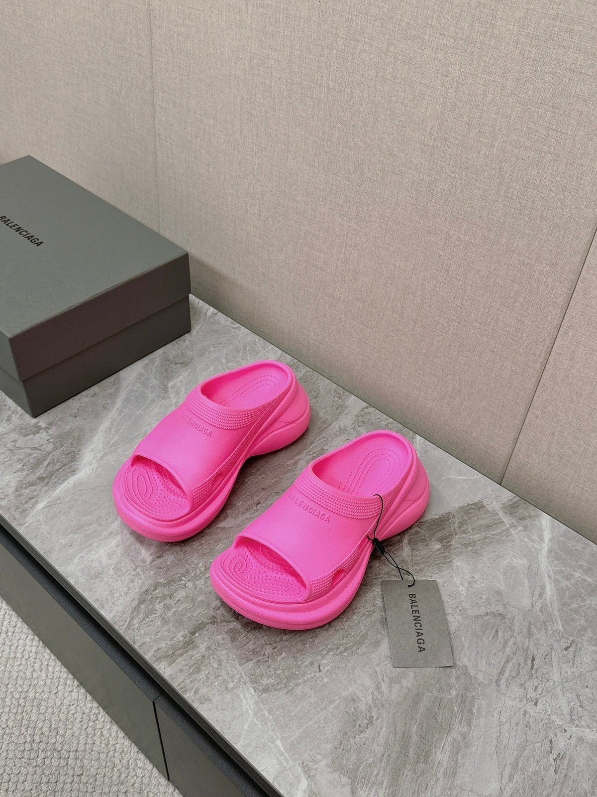 POOL CROCS SLIDE SANDAL IN BRIGHT PINK RUBBER