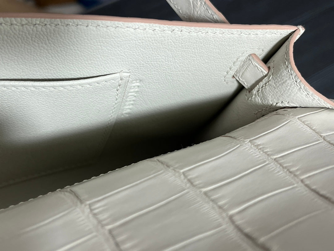 KELLY CUT 31 IN WHITE SHINNY ALLIGATOR LEATHER WITH GOLD HARDWARE
