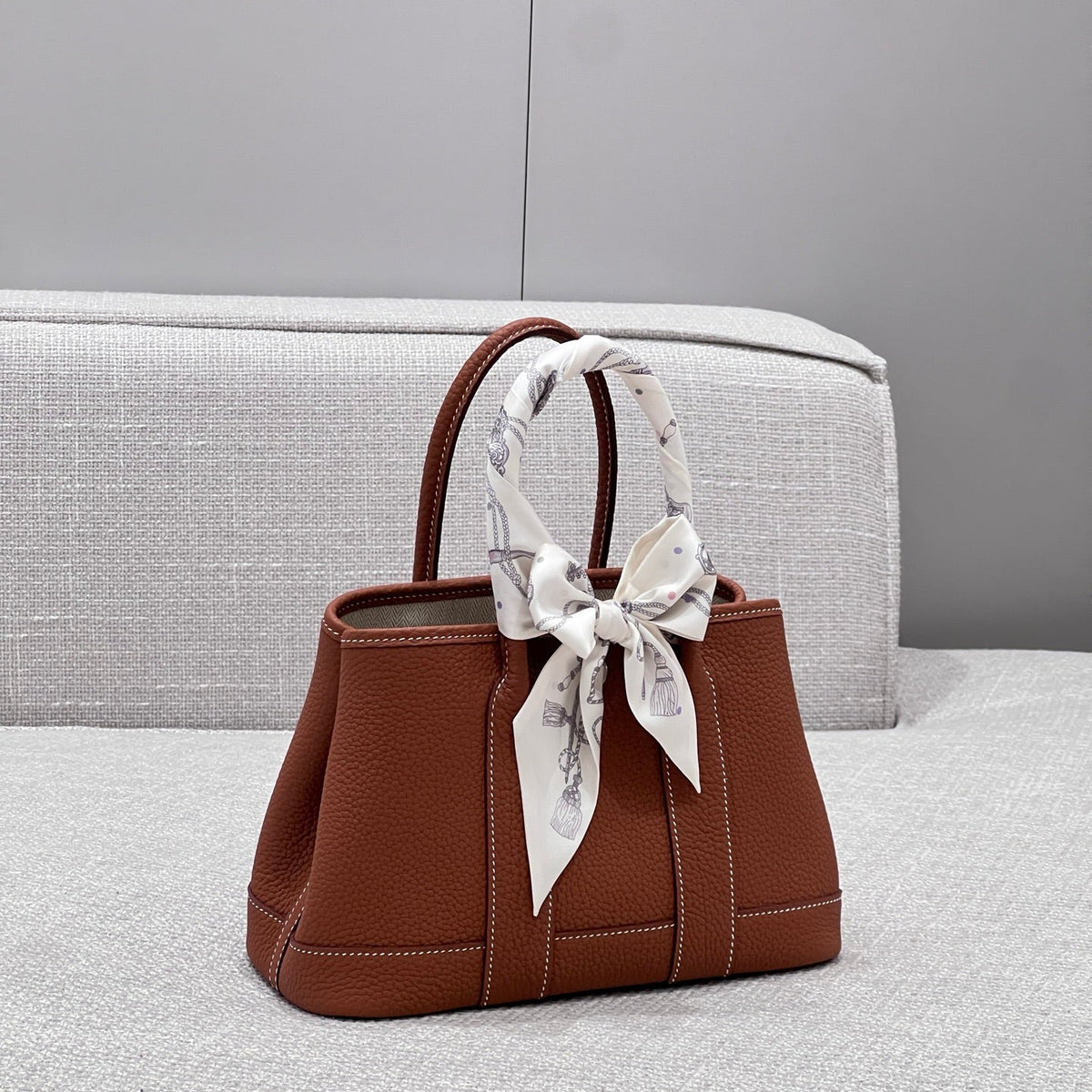 GARDEN PARTY 23CM IN UMBER BROWN CALFSKIN