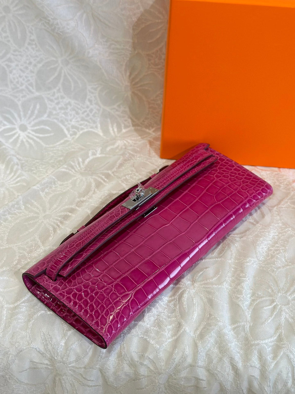KELLY CUT 31 IN MAGENTA PURPLE SHINNY ALLIGATOR LEATHER WITH SILVER HARDWARE