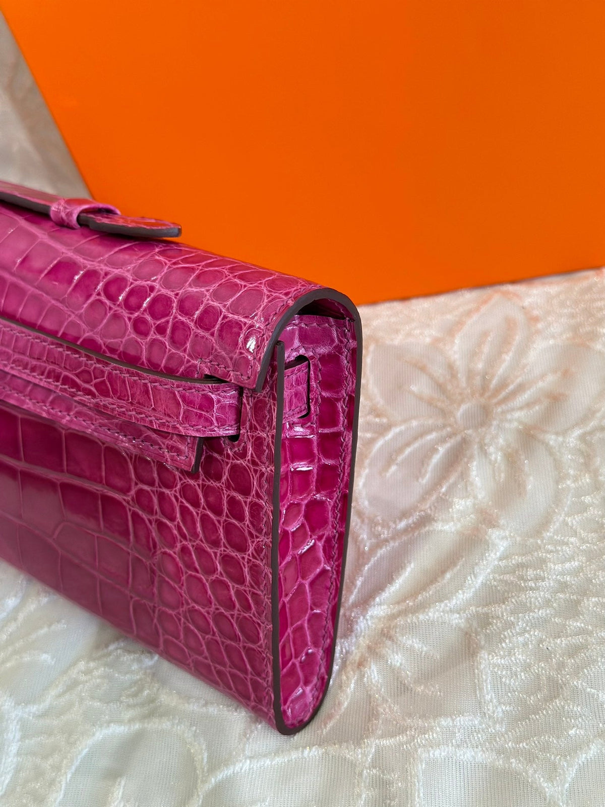 KELLY CUT 31 IN MAGENTA PURPLE SHINNY ALLIGATOR LEATHER WITH SILVER HARDWARE