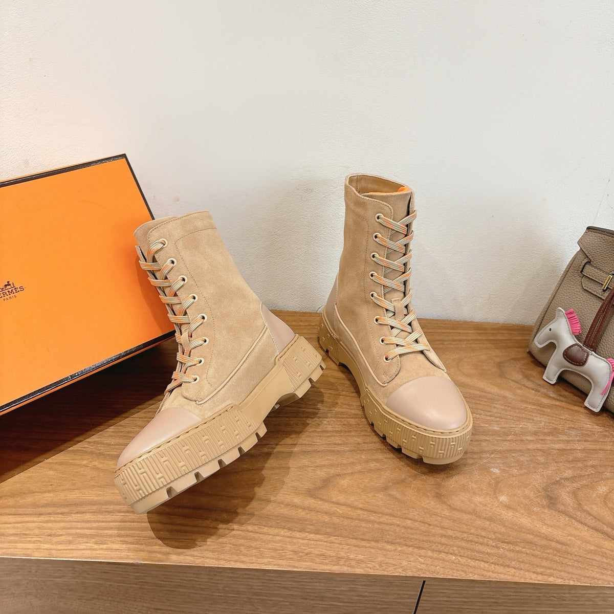 HM 26S LACE-UP ANKLE BOOTS IN BEIGE LAMBSKIN AND SUEDE STYLE 3