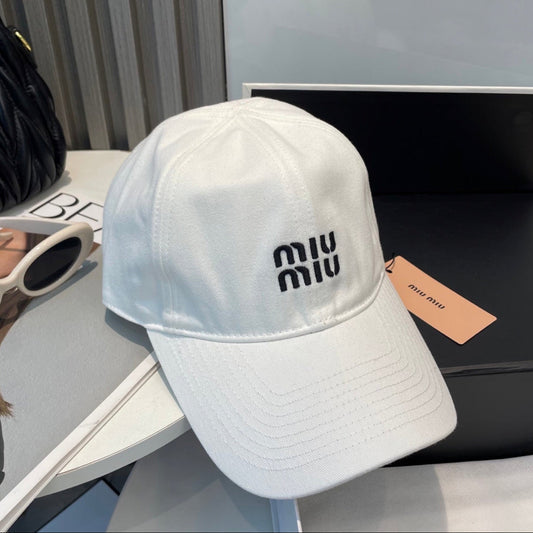 MM BASEBALL CAP IN WHITE FABRIC BRAND EMBROIDERY