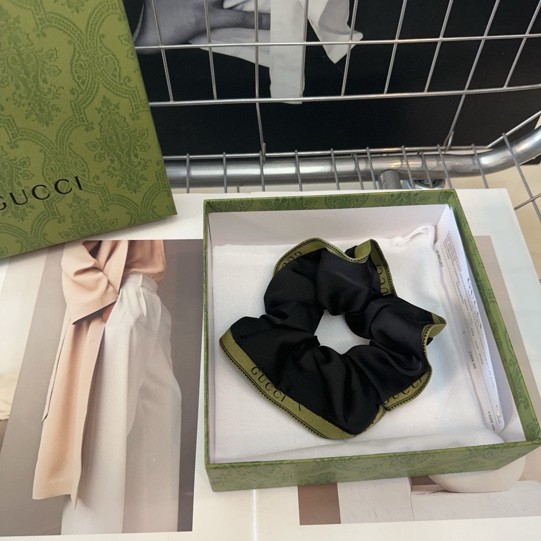 SCRUNCHIE IN BLACK AND GREEN TRIM SILK 432904
