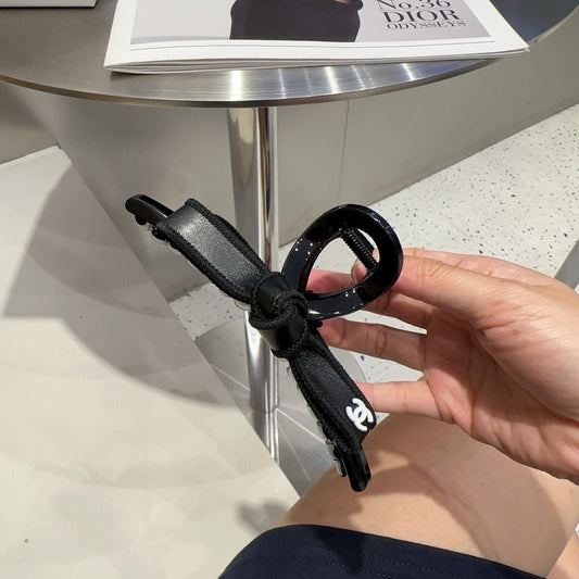 CHANEL 26S BOW HAIR CLIP IN BLACK ACETATE 512098