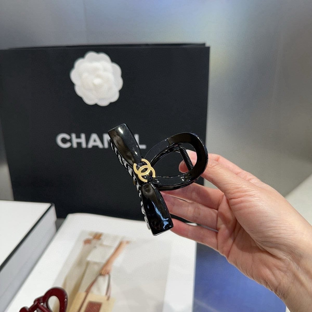 CHANEL 26S HAIR CLIP IN BLACK ACETATE 512094