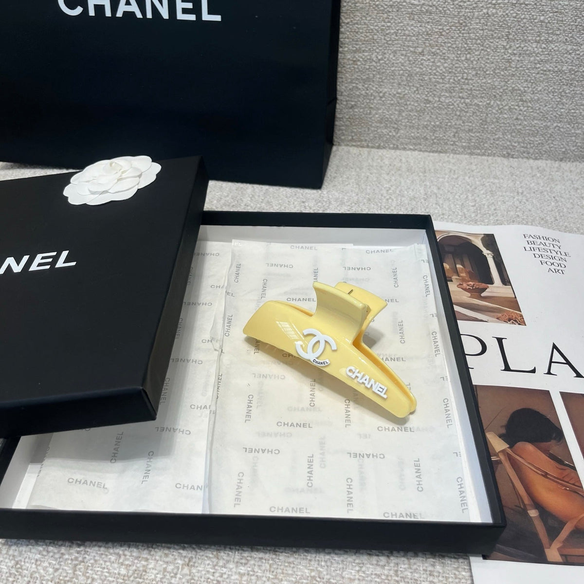 CHANEL 26S HAIR CLIP IN YELLOW ACETATE 512125