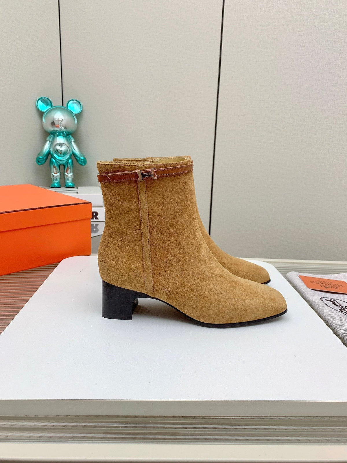 WOMEN'S NEO ANKLE BOOT IN PEANUT BROWN SUEDE