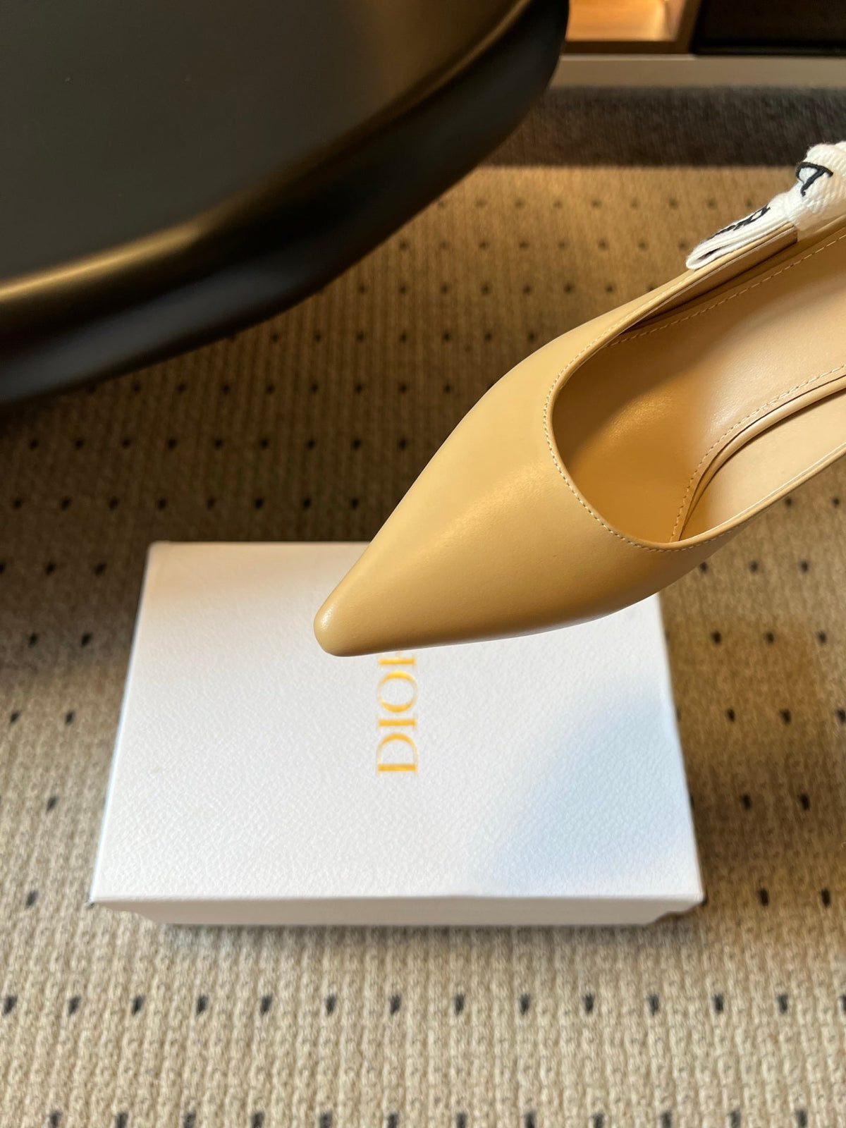 DIOR 26S POINTED-TOE PUMPS 95MM IN BEIGE CALFSKIN WITH J'ADIOR BOW