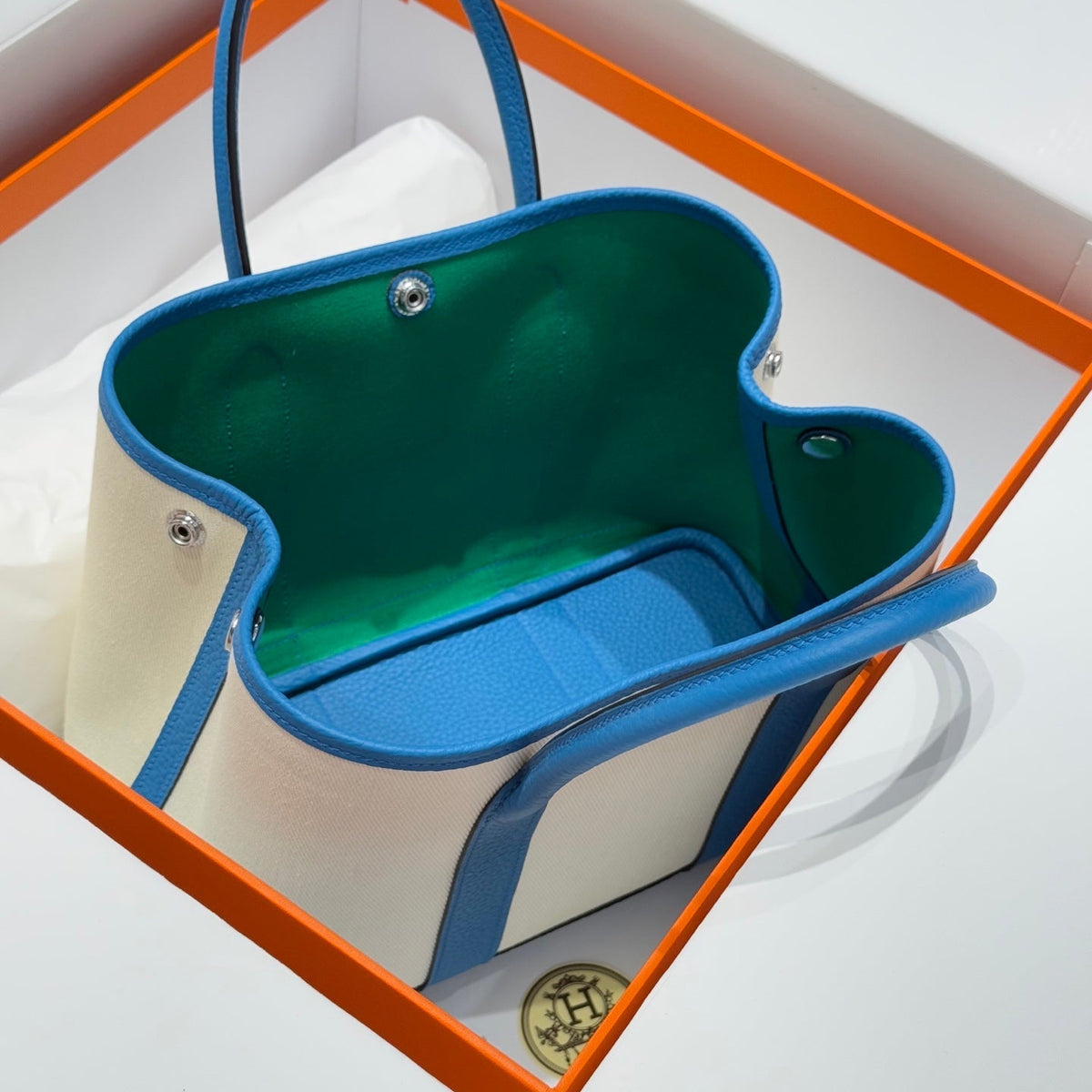 GARDEN PARTY 30CM IN WHITE TOILETS COTTON CANVAS AND BLUE CALFSKIN GREEN ON SIDE OTHER
