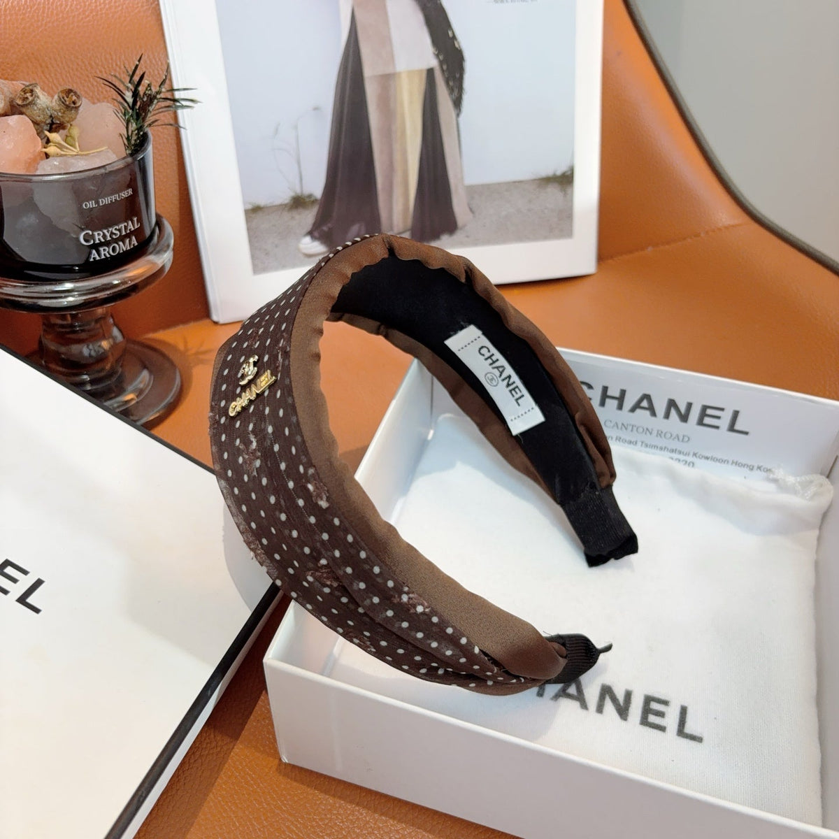 CHANEL 26S HEADBAND IN WHITE AND BLACK SILK 505294