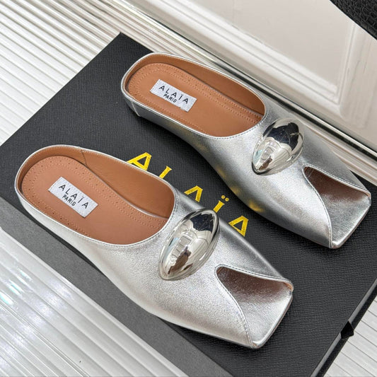 ALAIA FLAT MULE IN SILVER LAMBSKIN WITH SILVER HARDWARE