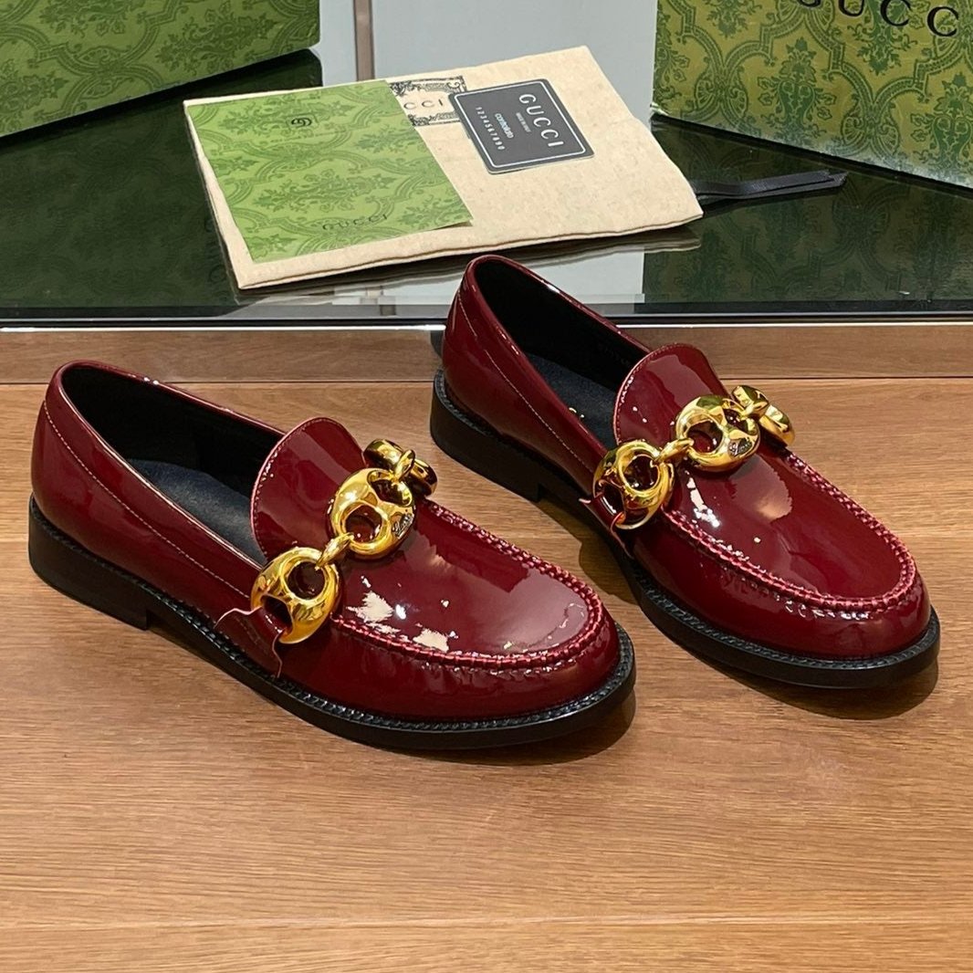 GG LOAFER SHOES IN BLOOD RED CALFSKIN WITH GOLD HARDWARE