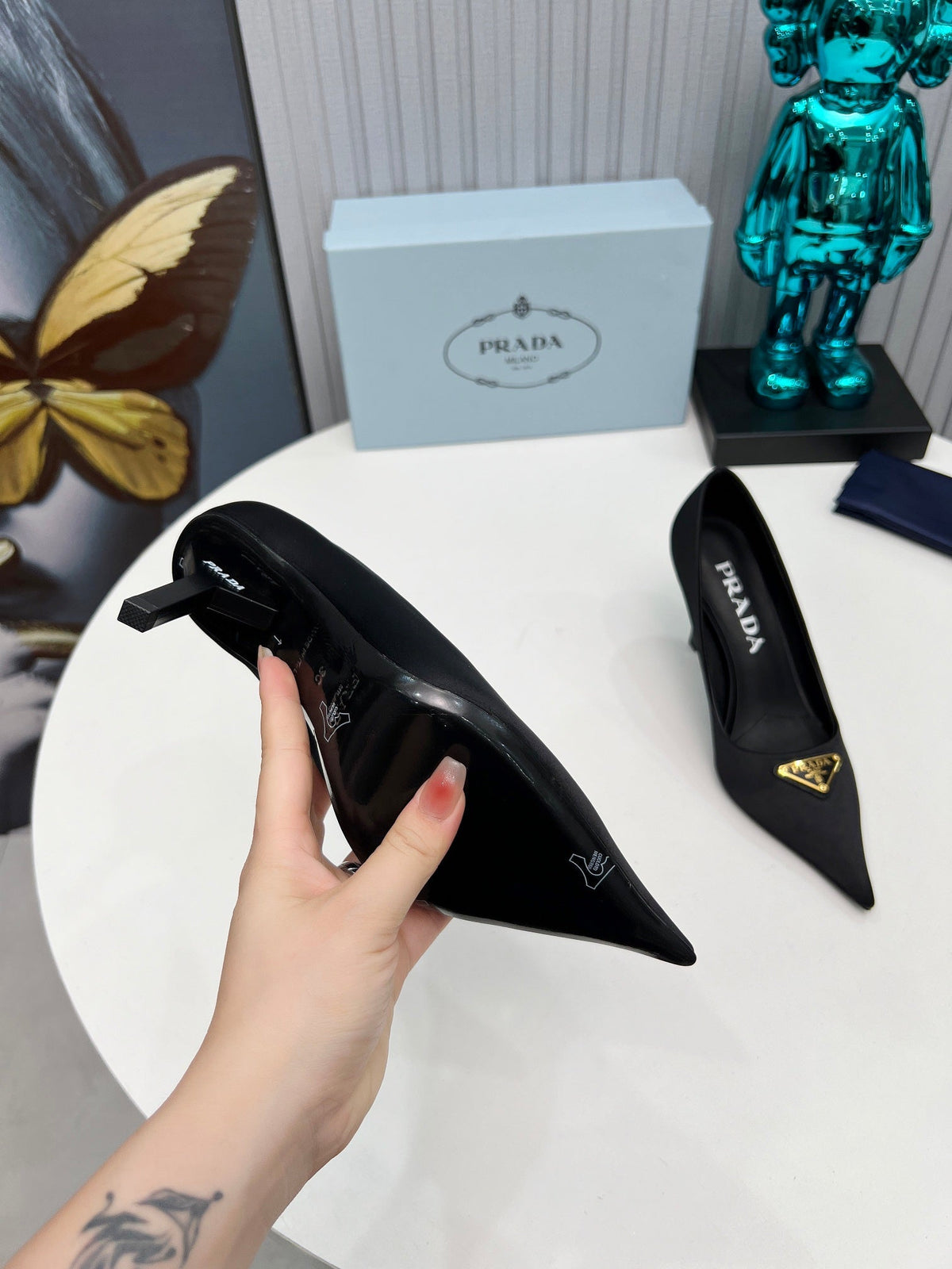 HIGH-HEEL PUMPS IN BLACK SATIN