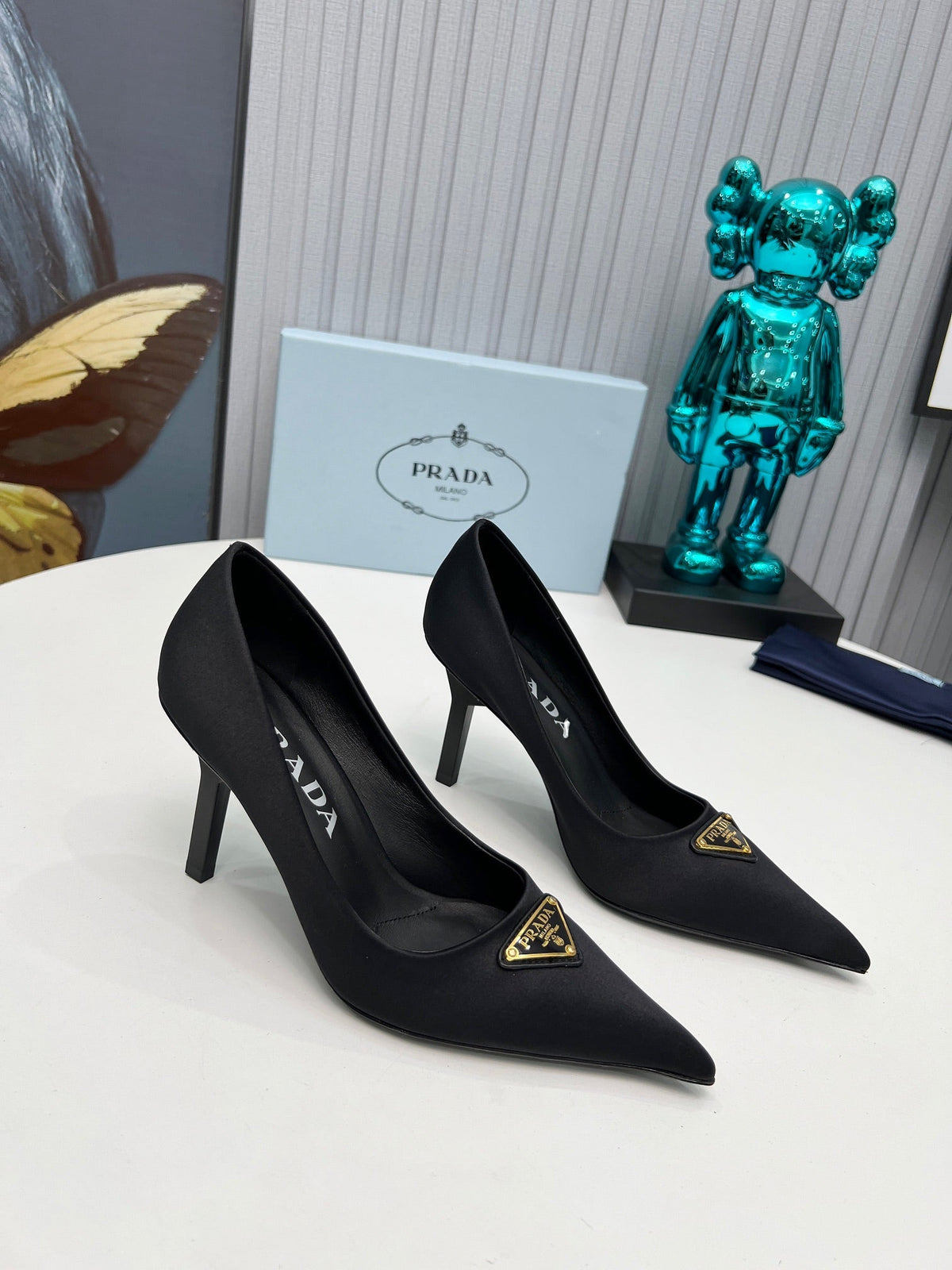 HIGH-HEEL PUMPS IN BLACK SATIN