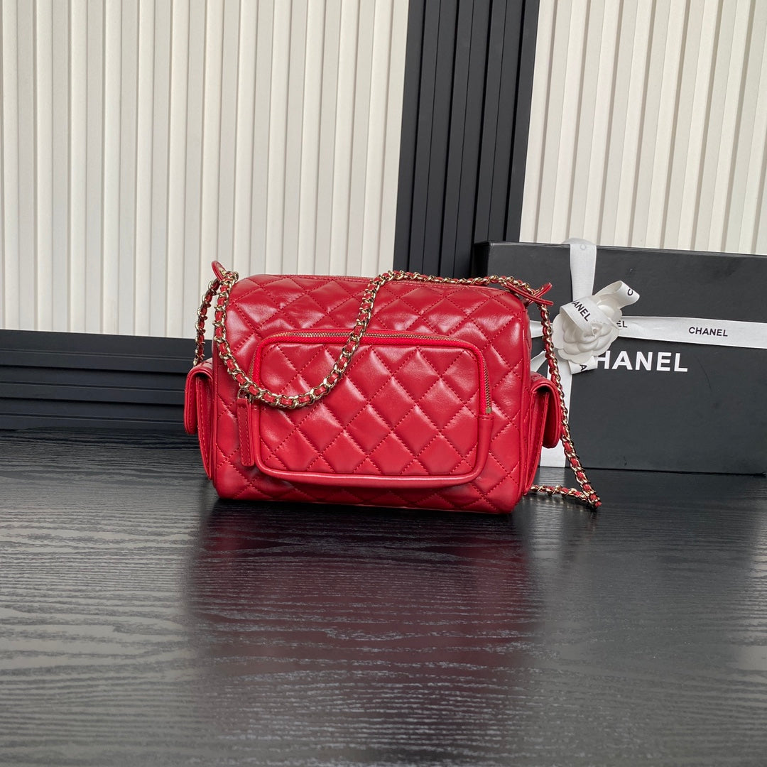 CAMERA BAG 24 IN RED SHINY CALFSKIN GOLD CHAIN