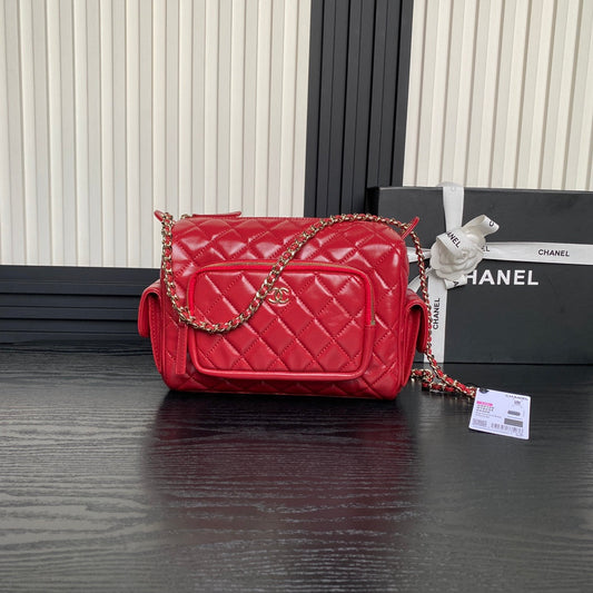 CAMERA BAG 24 IN RED SHINY CALFSKIN GOLD CHAIN