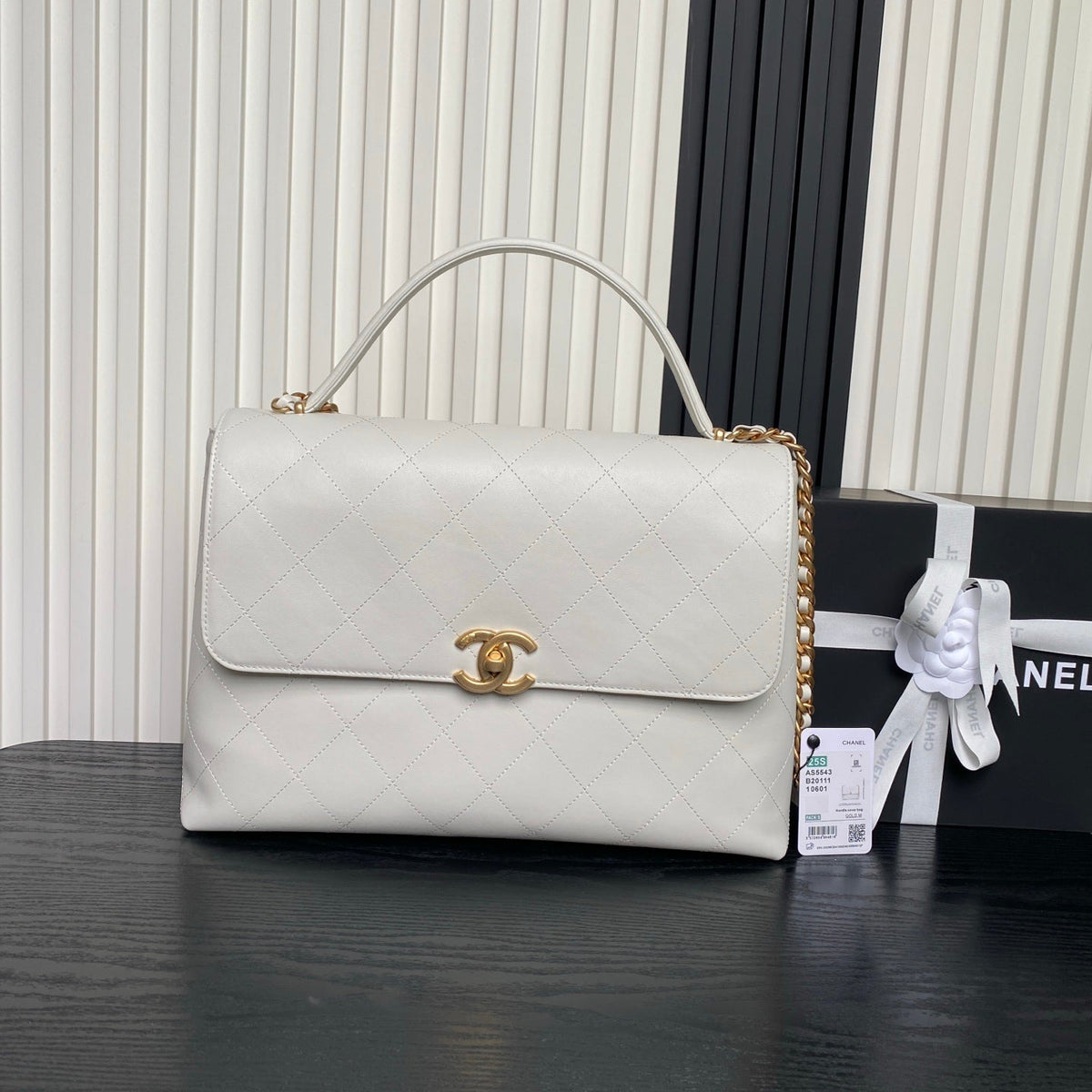 CHANEL 25S TOP HANDLE SHOULDER BAG 37 IN CREAM WHITE CALFSKIN WITH GOLD HARDWARE