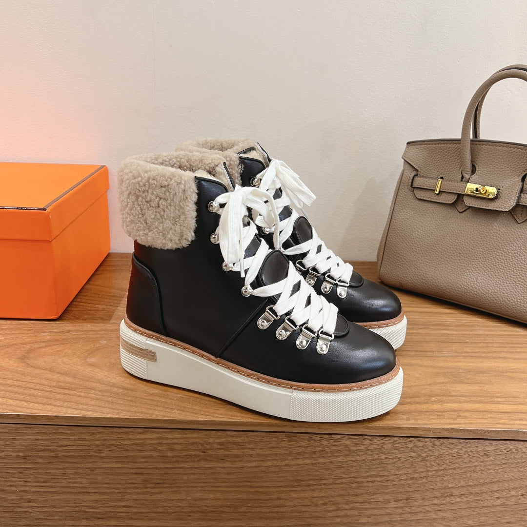 HM 26S SHEARLING HIKING BOOTS IN BLACK CALFSKIN