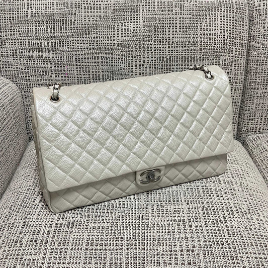 CHANEL 26S CLASSIC JUMBO FLAP BAG 46 IN LIGHT GREY CAVIAR CALFSKIN DARK SILVER HARDWARE
