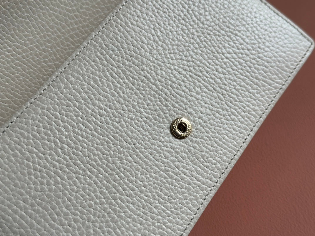 INTERLOCKING WOC 20 IN WHITE GRAINY CALFSKIN GOLD HARDWARE