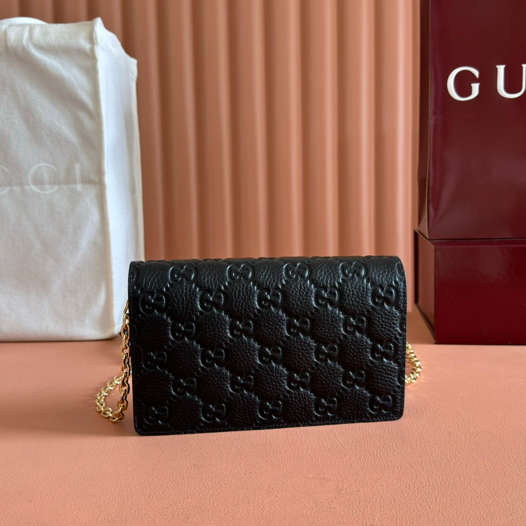 EMBLEM WALLET ON CHAIN 20 IN BLACK SMOOTH GG CALFSKIN