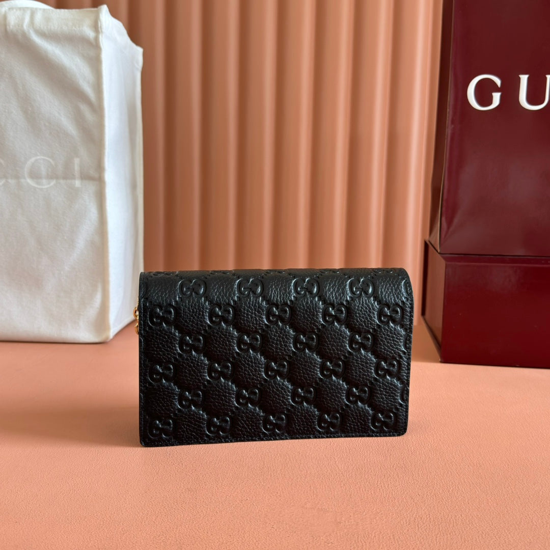 EMBLEM WALLET ON CHAIN 20 IN BLACK SMOOTH GG CALFSKIN