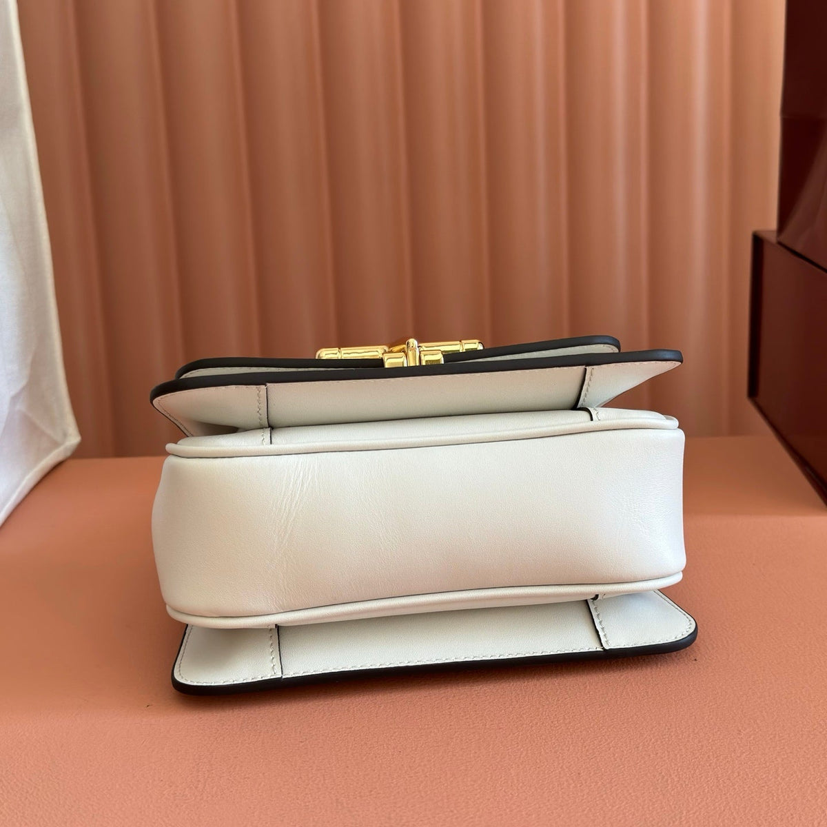 GUCCI 26S SIENA TOP HANDLE BAG 19 IN WHITE CALFSKIN