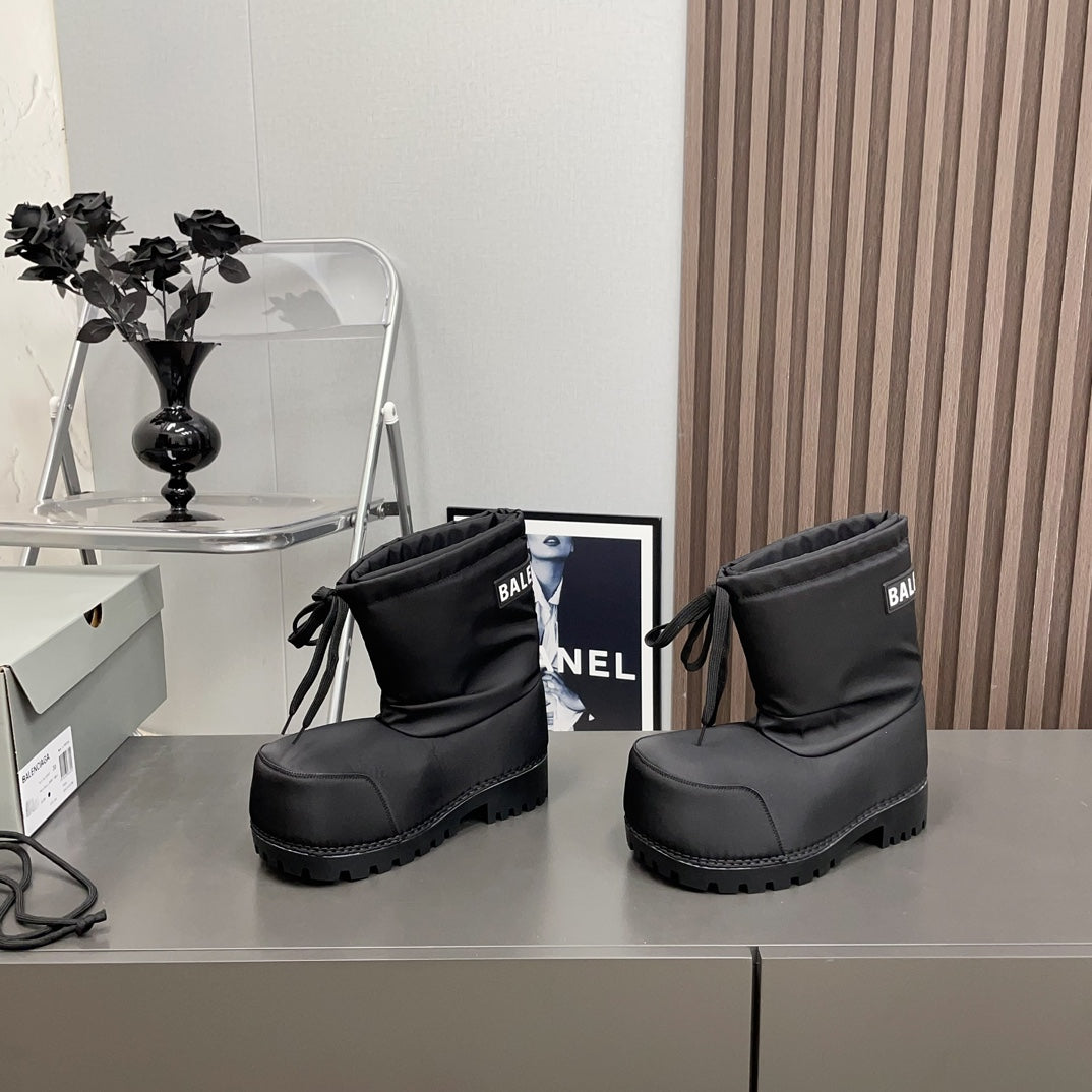 BALENCIAGA 25S ALASKA ANKLE BOOTS HIGH HEEL IN BLACK FABRIC STYLE 2