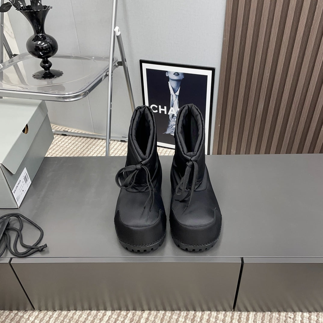 BALENCIAGA 25S ALASKA ANKLE BOOTS HIGH HEEL IN BLACK FABRIC STYLE 2