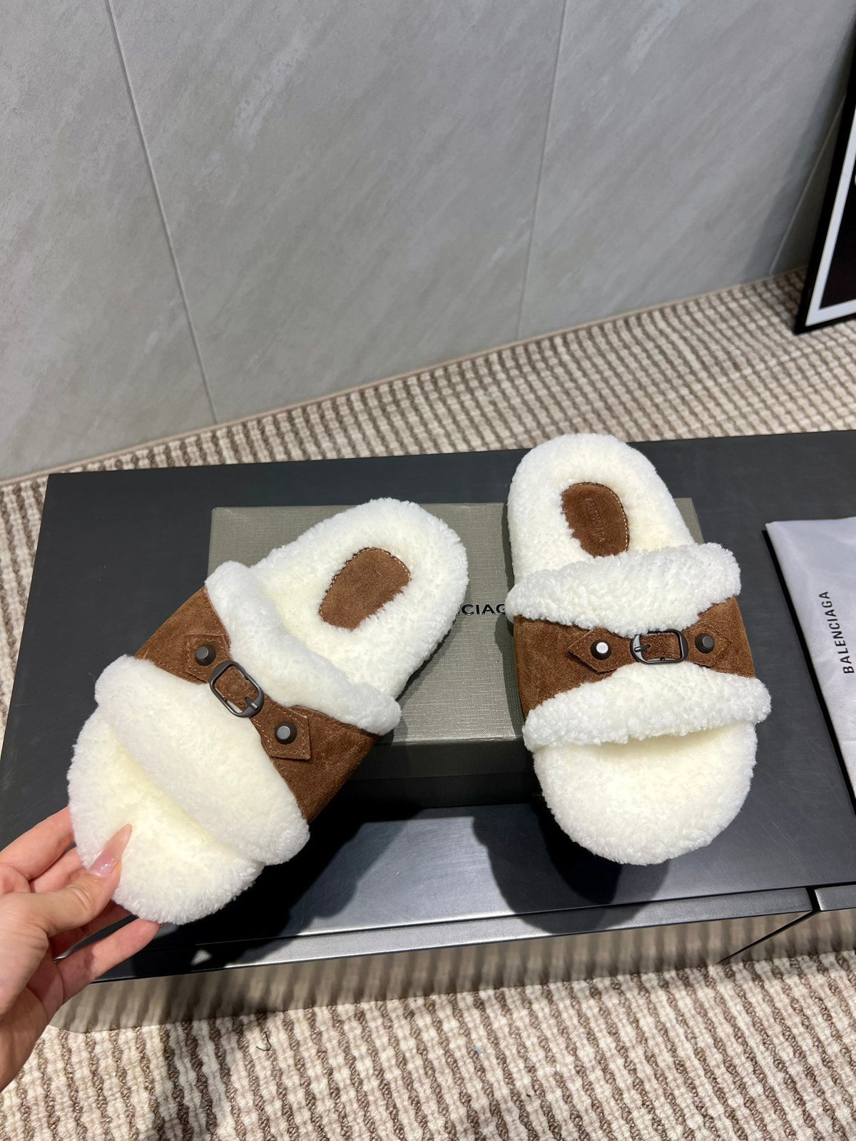 BALENCIAGA 25S SLIPPERS IN BROWN SUEDE AND WHITE WOOL