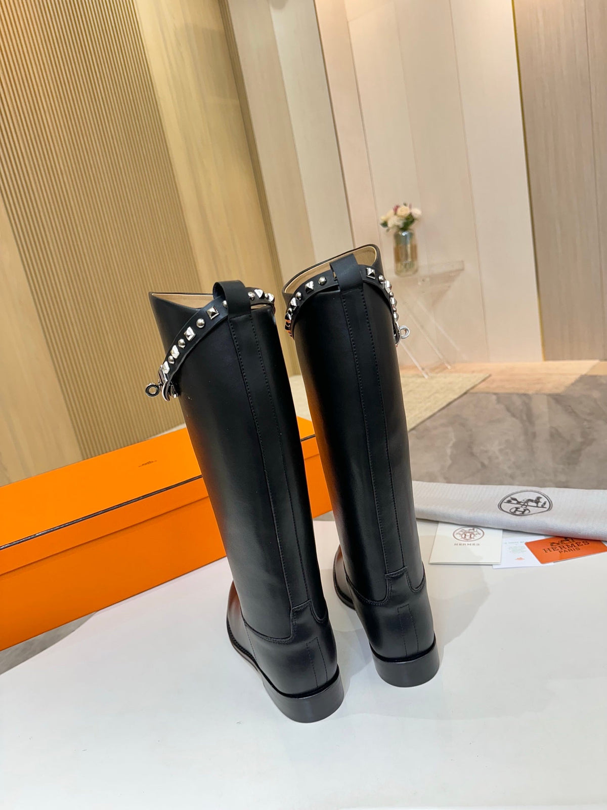 HM 25S KNEE-HIGH FLAT BOOTS IN BLACK LAMBSKIN WITH SILVER HARDWARE