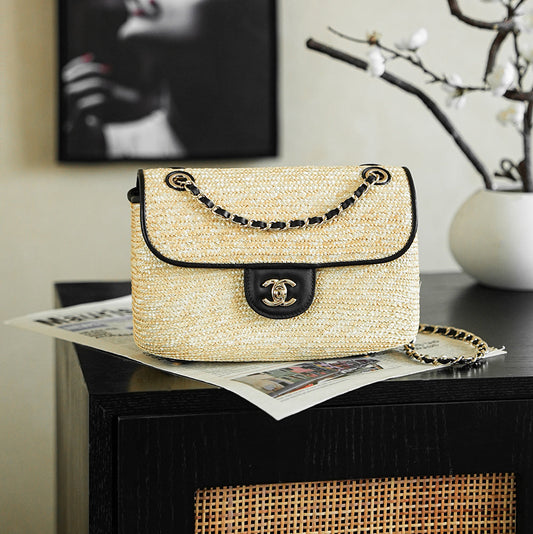 CHANEL 26S CLASSIC FLAP MEDIUM 23 IN NATURAL RAFFIA AND BLACK CALFSKIN GOLD HARDWARE