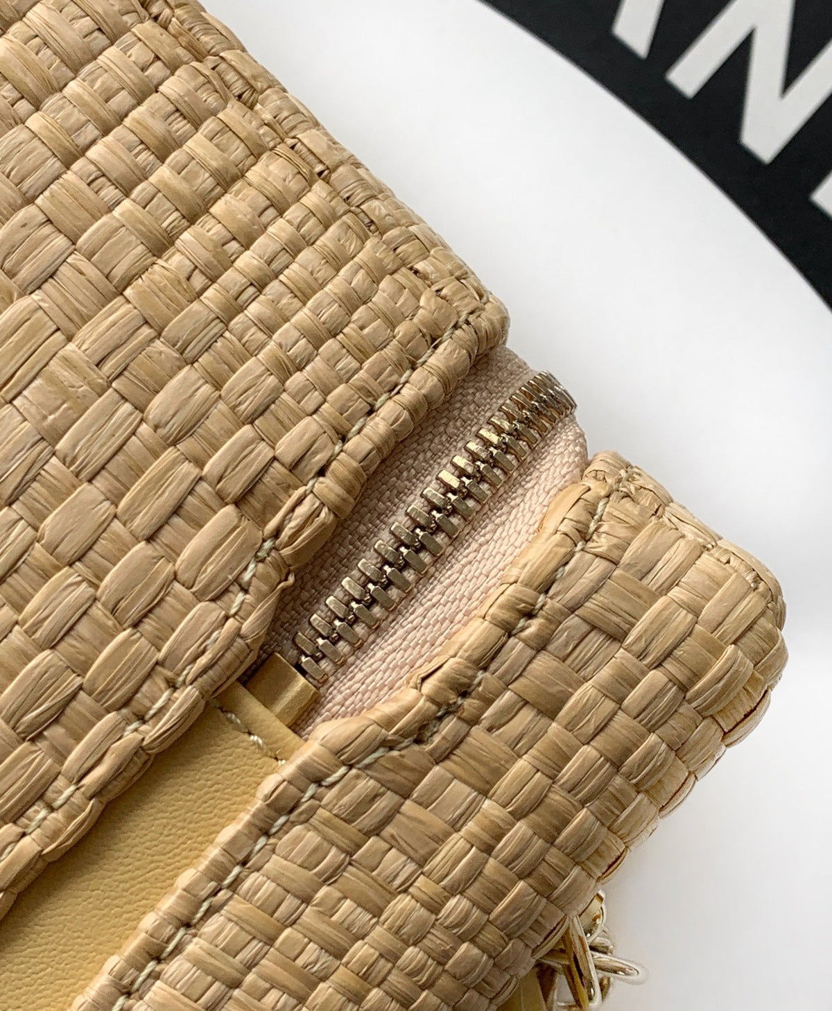 CHANEL 26S COCO CRUSH BAG 17 IN BEIGE RAFFIA AND CALFSKIN GOLD HARDWARE