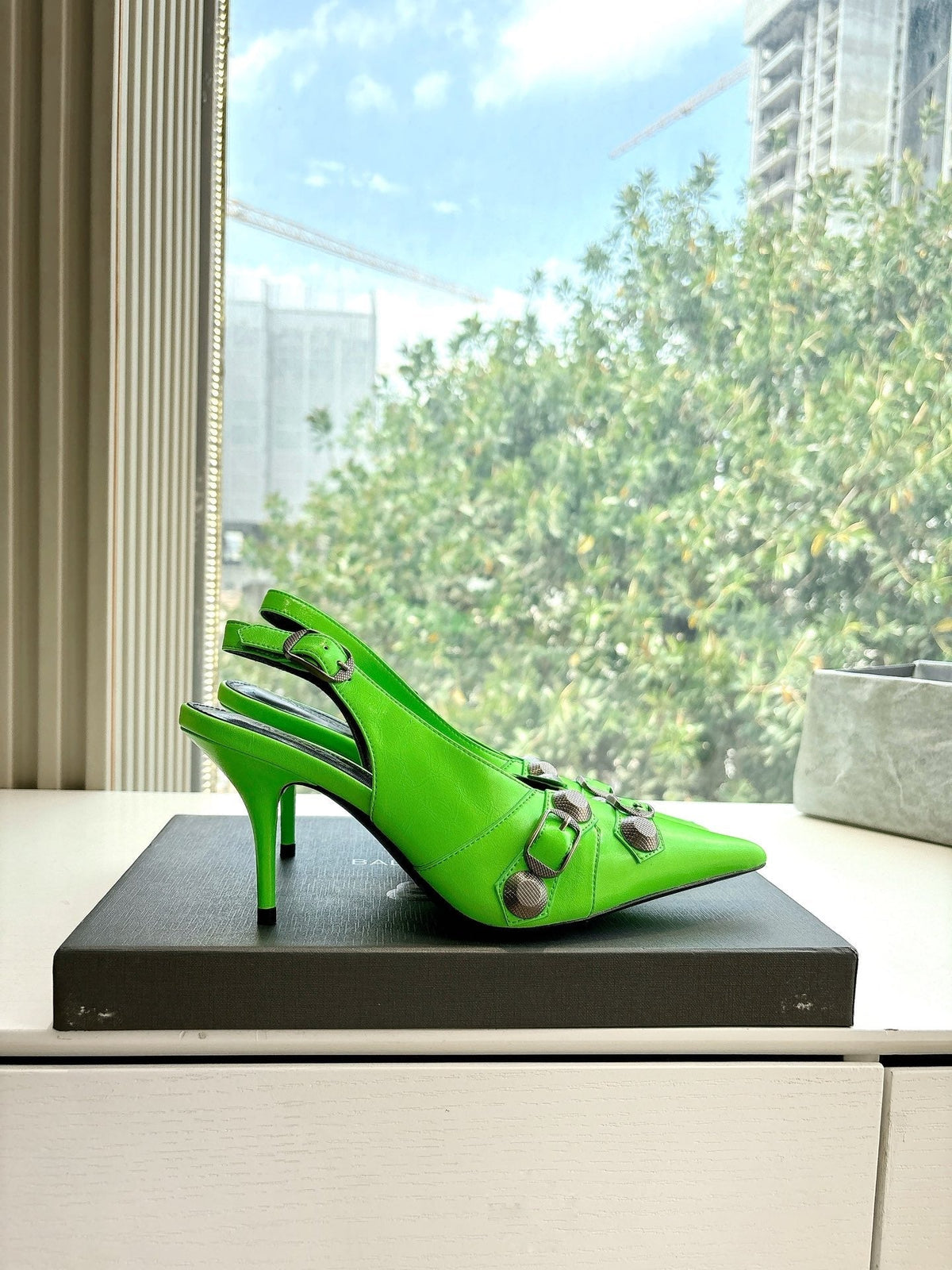 CAGOLE HIGH SLINGBACK IN NEON GREEN GLOSSY CALFSKIN