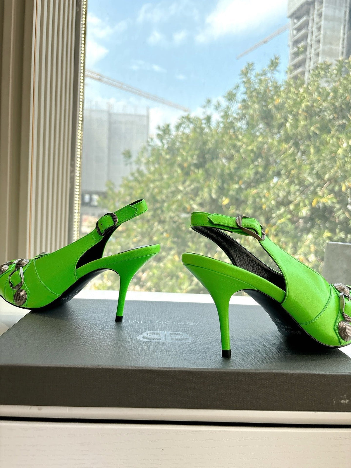 CAGOLE HIGH SLINGBACK IN NEON GREEN GLOSSY CALFSKIN