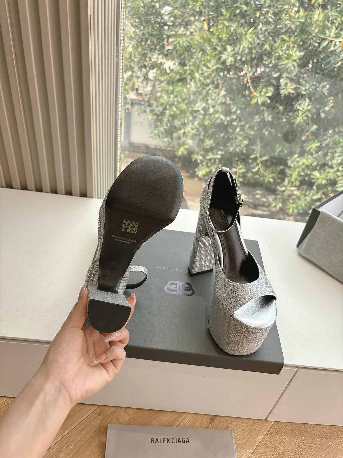 PLATFORM ANKLE STRAP HEELS IN SILVER METALLIC ATTACHED RHINESTONES CALFSKIN