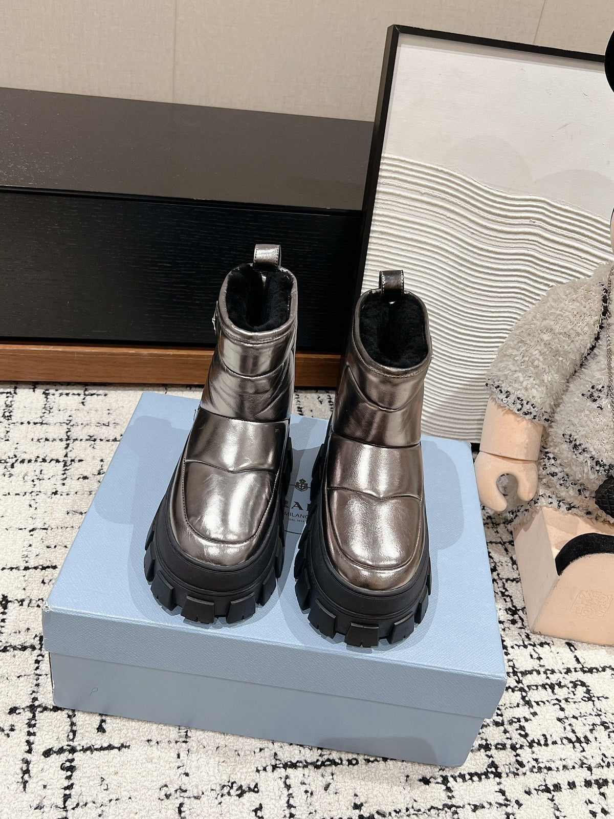 MONOLITH ANKLE BOOTS IN METALLIC GRAY CALFSKIN AND LAMB FUR LINING