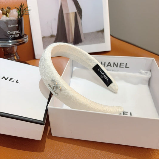 CHANEL 26S HEADBAND IN WHITE SILK 505272